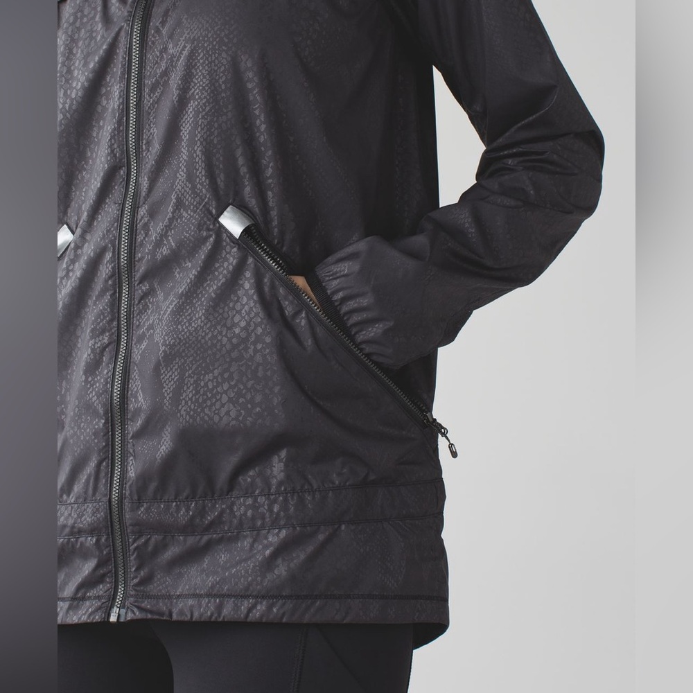 Lululemon Miss Misty Jacket II Desert Snake Embossed Black Rain Coat Hooded XS - Picture 3 of 16